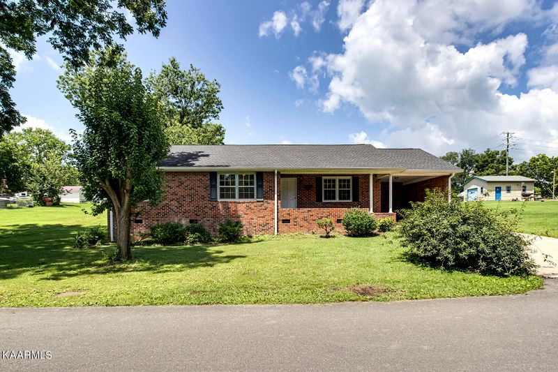 220 Wilkins Ave, Etowah, TN 37331