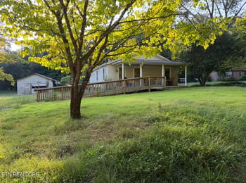220 Woods Chapel Rd, Harriman, TN 37748