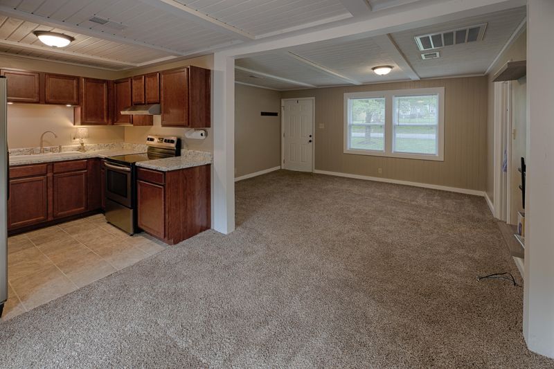 2200 Paris Rd, Knoxville, TN 37912