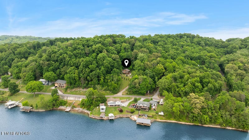 2202 Jones Bend Rd, Louisville, TN 37777