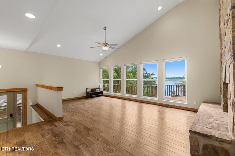2202 Jones Bend Rd, Louisville, TN 37777