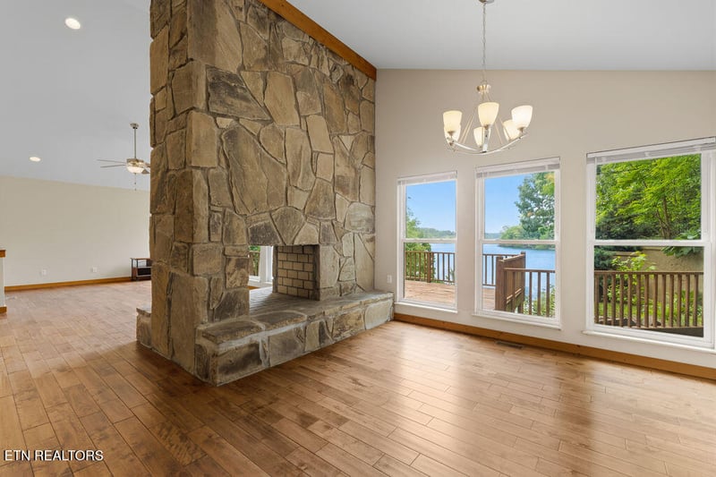 2202 Jones Bend Rd, Louisville, TN 37777