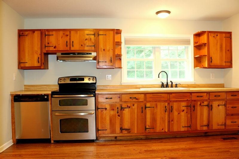 2203 Dutch Valley Rd, Clinton, TN 37716