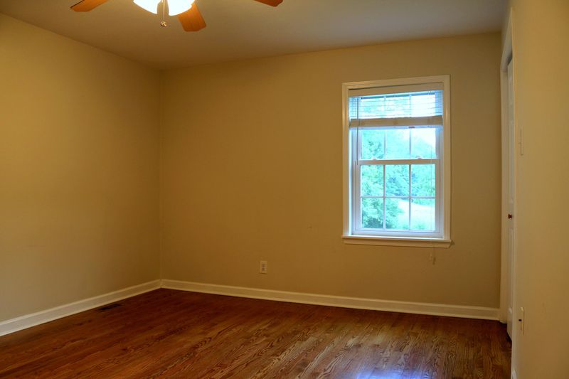 2203 Dutch Valley Rd, Clinton, TN 37716