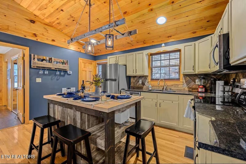 2203 Woodcock Tr, Sevierville, TN 37876