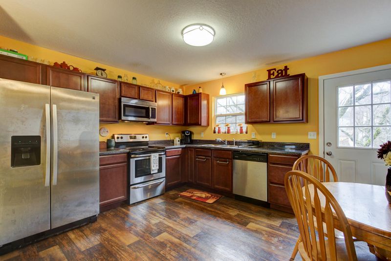 2204 Bernhurst Dr, Knoxville, TN 37918