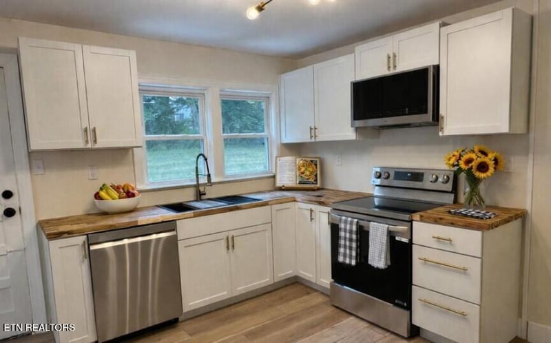 2204 Bradshaw Garden Rd, Knoxville, TN 37912