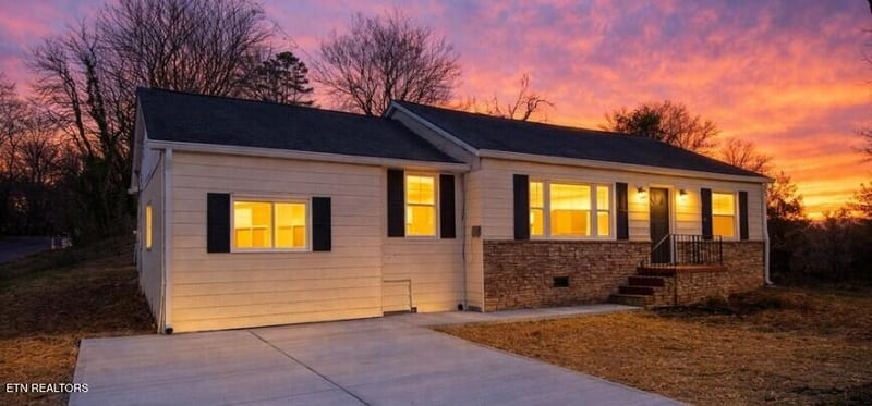 2204 Bradshaw Garden Rd, Knoxville, TN 37912