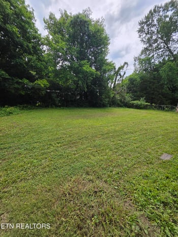 2204 Bradshaw Garden Rd, Knoxville, TN 37912