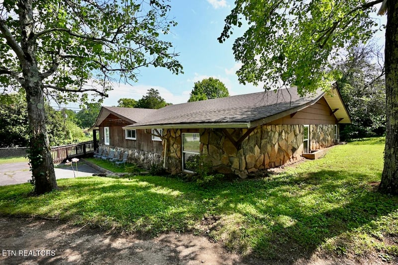 2204 Mentor Rd, Louisville, TN 37777