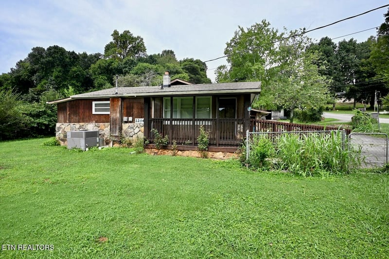 2204 Mentor Rd, Louisville, TN 37777