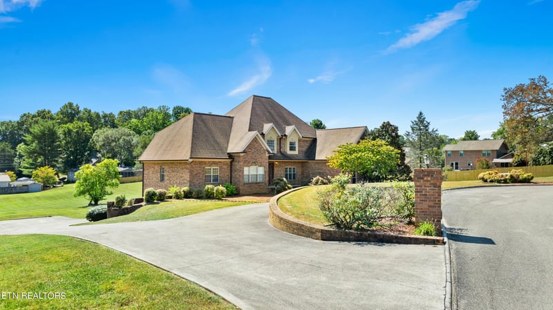 2204 Steven Dr, Knoxville, TN 37938
