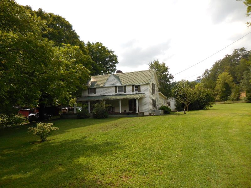 2204 Waldens Creek Rd, Sevierville, TN 37862