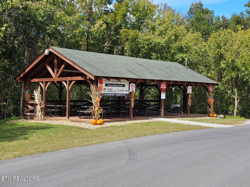 2205 Eagle Feather Dr, Sevierville, TN 37876