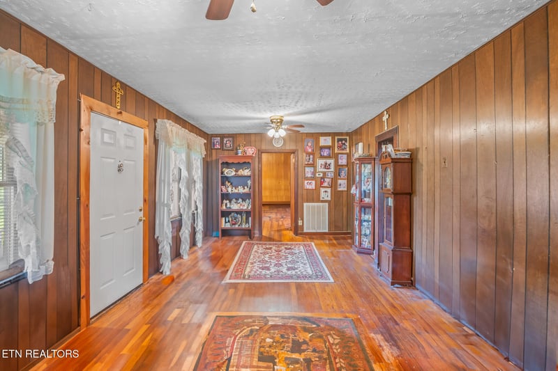 2205 Shipetown Rd, Mascot, TN 37806