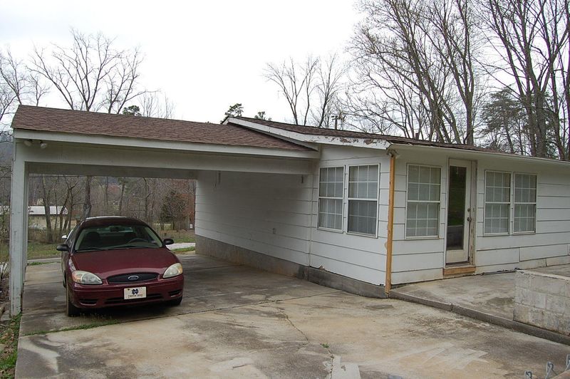 2206 NE Rifle Range Dr, Knoxville, TN 37918