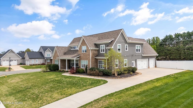 2206 Rockingham Dr, Maryville, TN 37803