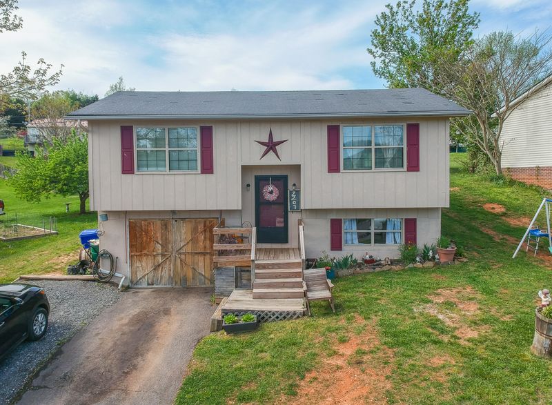 2207 Crown Cir, Morristown, TN 37814