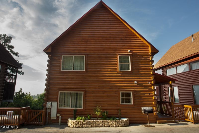 2207 Fox Berry Way, Sevierville, TN 37876
