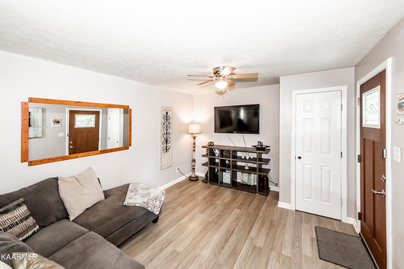 2207 Sanford Pl, Knoxville, TN 37917