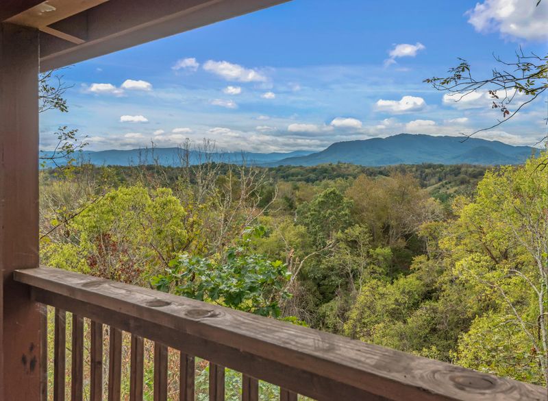 2208 Eagle Feather Dr, Sevierville, TN 37876