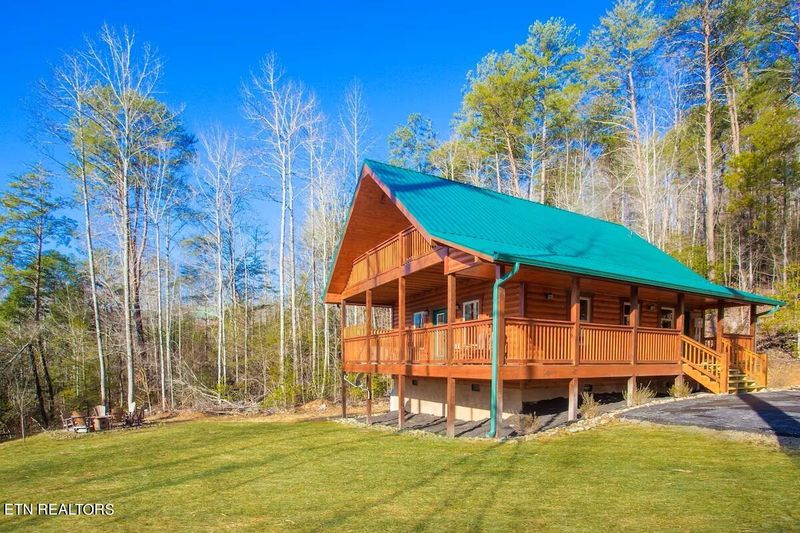 2208 Legend Dr, Sevierville, TN 37876