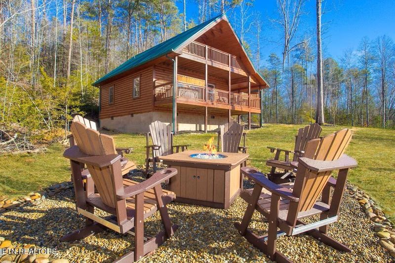 2208 Legend Dr, Sevierville, TN 37876