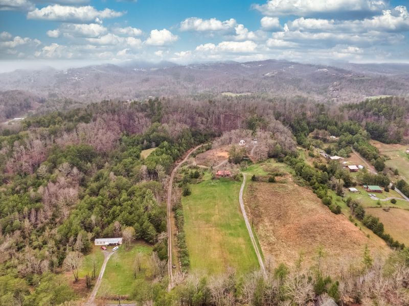 2208 Little Valley Rd, Sevierville, TN 37862