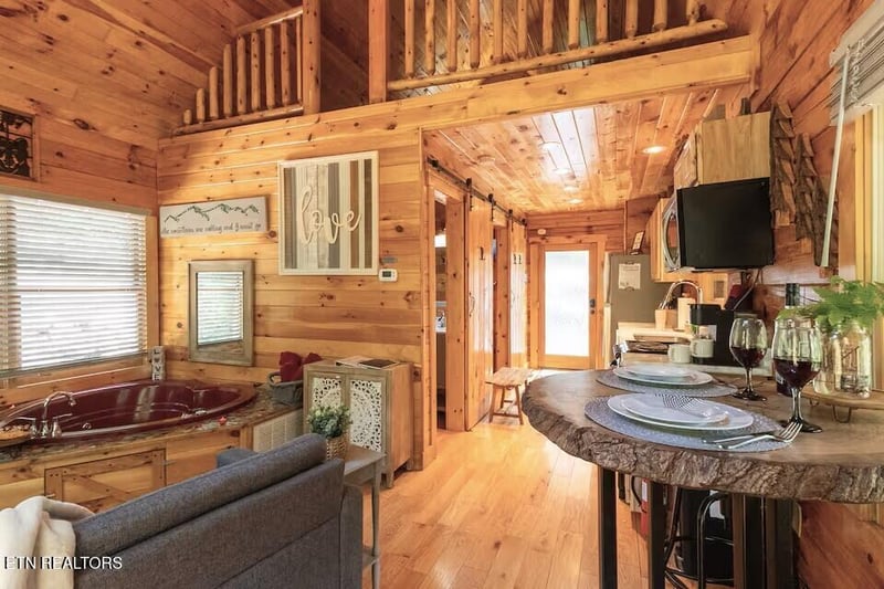 2208 Spurling Way, Sevierville, TN 37862