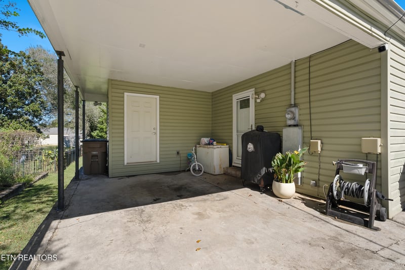 2209 Lloyd Ave, Knoxville, TN 37920