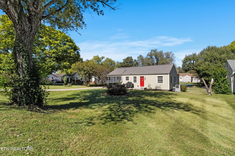 2209 Lloyd Ave, Knoxville, TN 37920