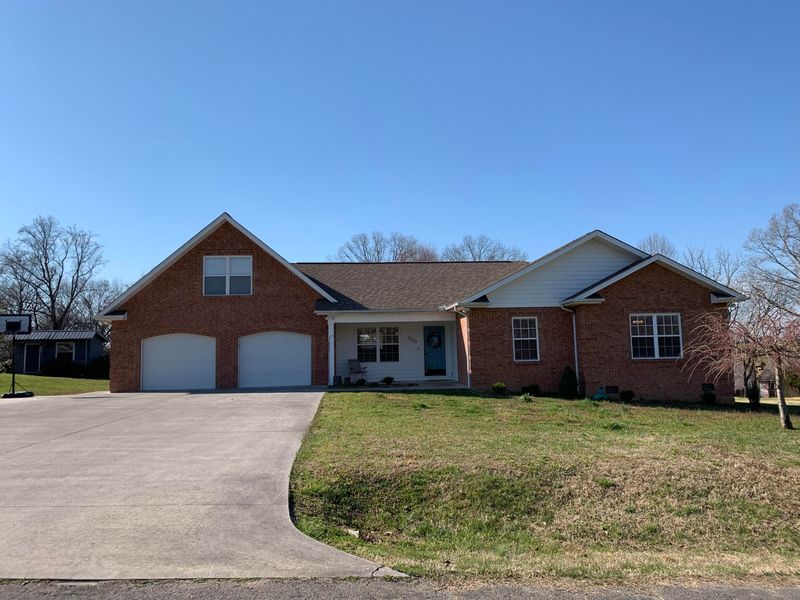 2209 Rogers Pl, Sevierville, TN 37876