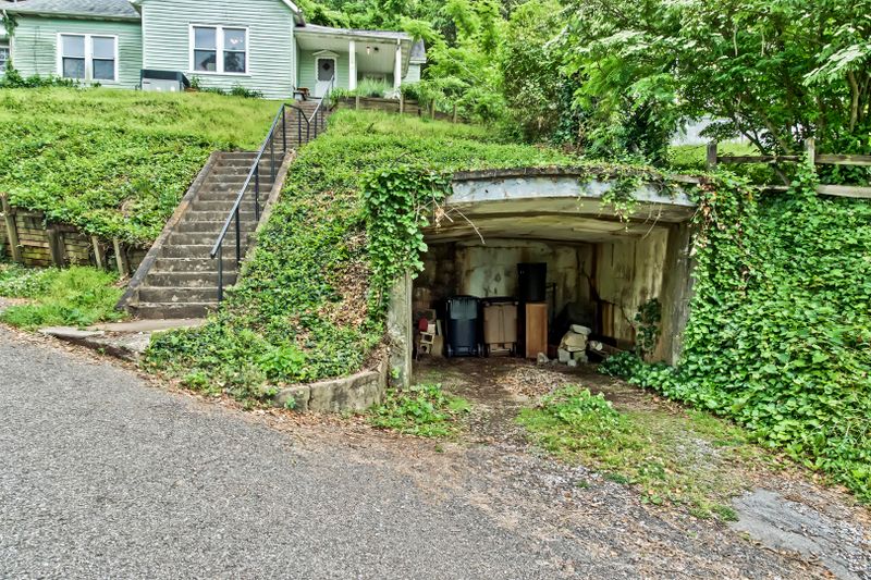2209 Sherrod Rd, Knoxville, TN 37920