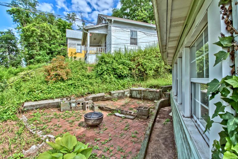 2209 Sherrod Rd, Knoxville, TN 37920