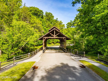 2209 Viewcrest Ln, Knoxville, TN 37932