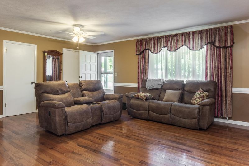 2209 Warren Dr, Morristown, TN 37814