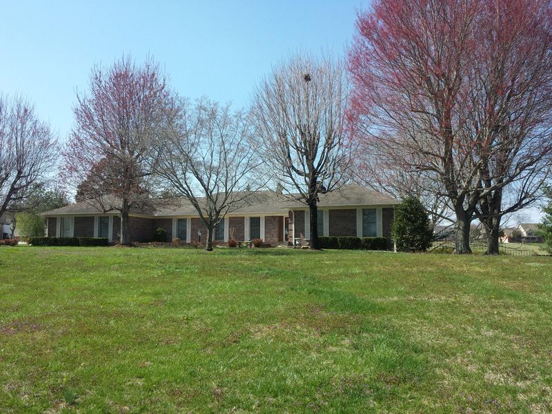 2209 Will Dr, Knoxville, TN 37938