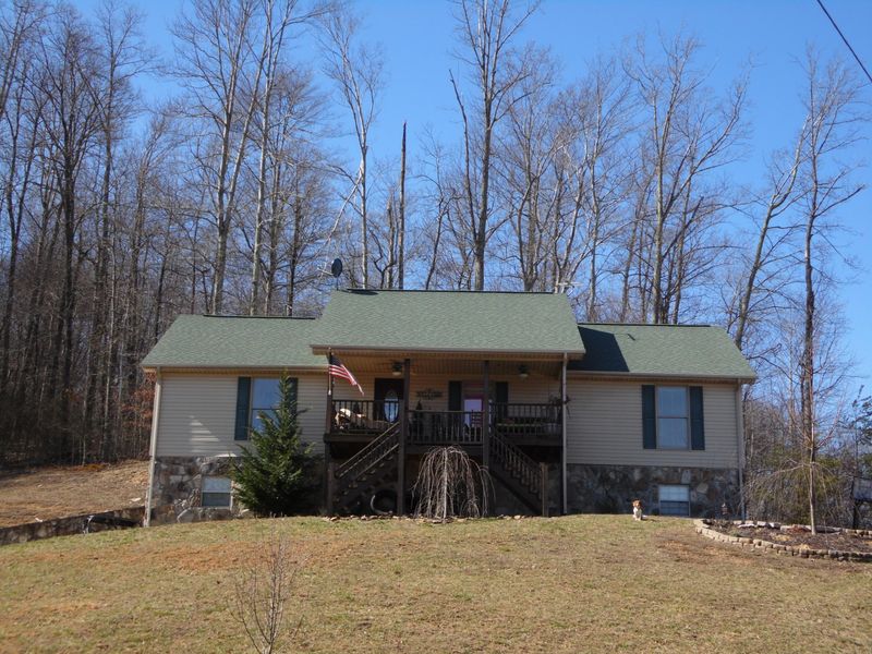 221 Bobcat Trl, Caryville, TN 37714