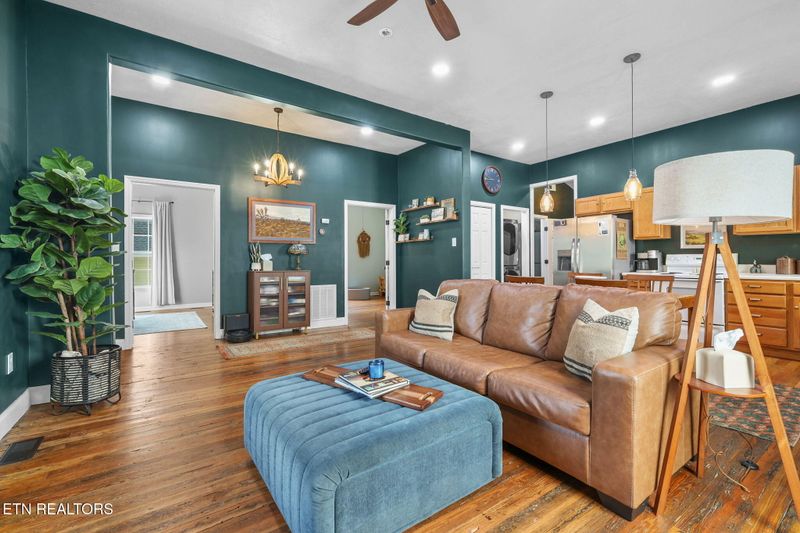 221 E Oldham Ave, Knoxville, TN 37917