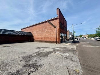 221 E Washington Ave, Athens, TN 37303