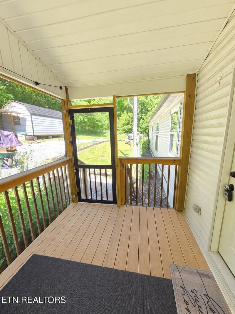 221 Elm Grove St, Loudon, TN 37774
