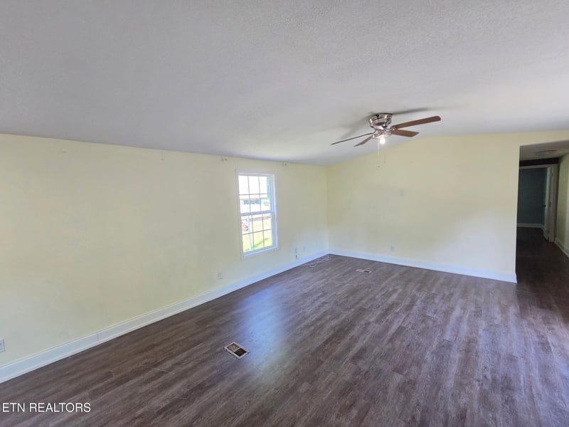 221 Elm Grove St, Loudon, TN 37774