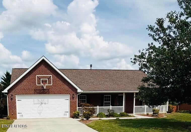 221 Flora Dr, Lenoir City, TN 37771