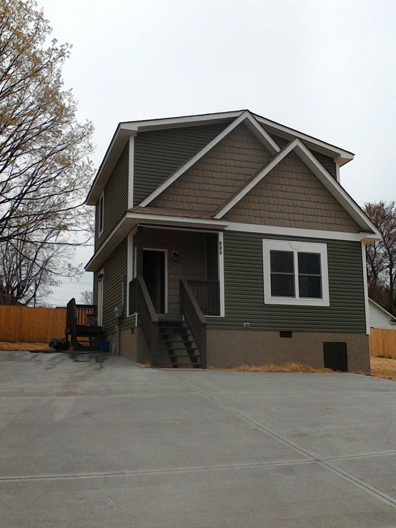 221 Gliden St, Athens, TN 37303