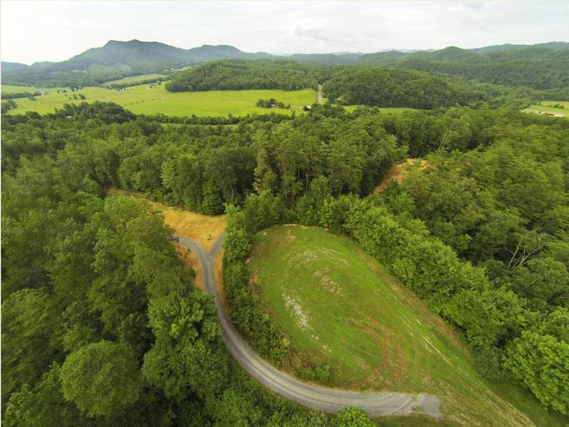 221 Heritage Dr, Tellico Plains, TN 37385