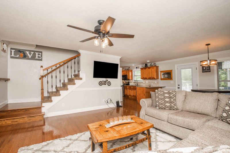 221 Longview Dr, Lafollette, TN 37766