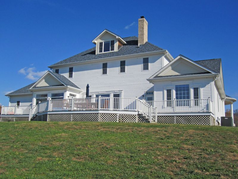 221 Maranatha Ln, Jellico, TN 37762