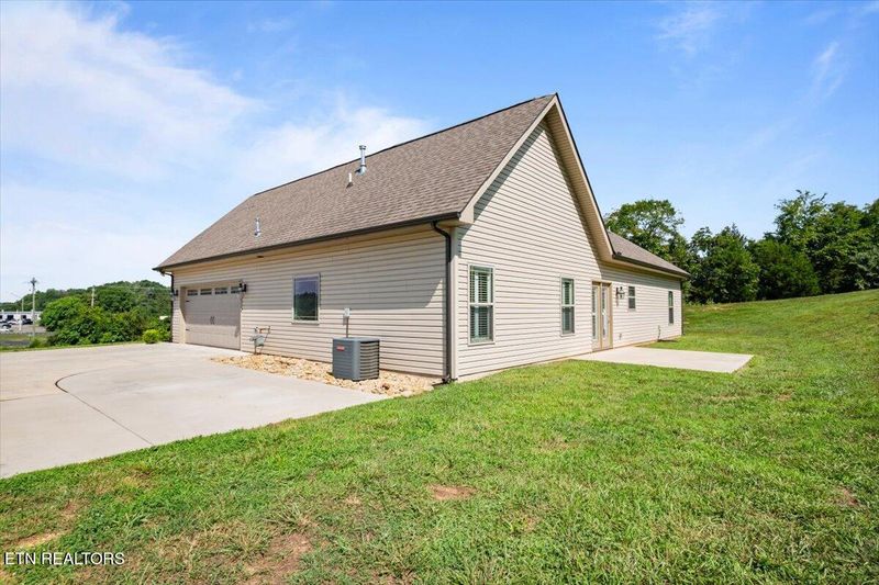 221 Miller Rd, Clinton, TN 37716