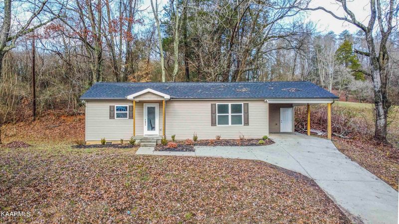 221 Offutt Rd, Clinton, TN 37716