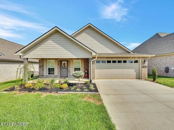 221 Sand Hills Dr, Maryville, TN 37801